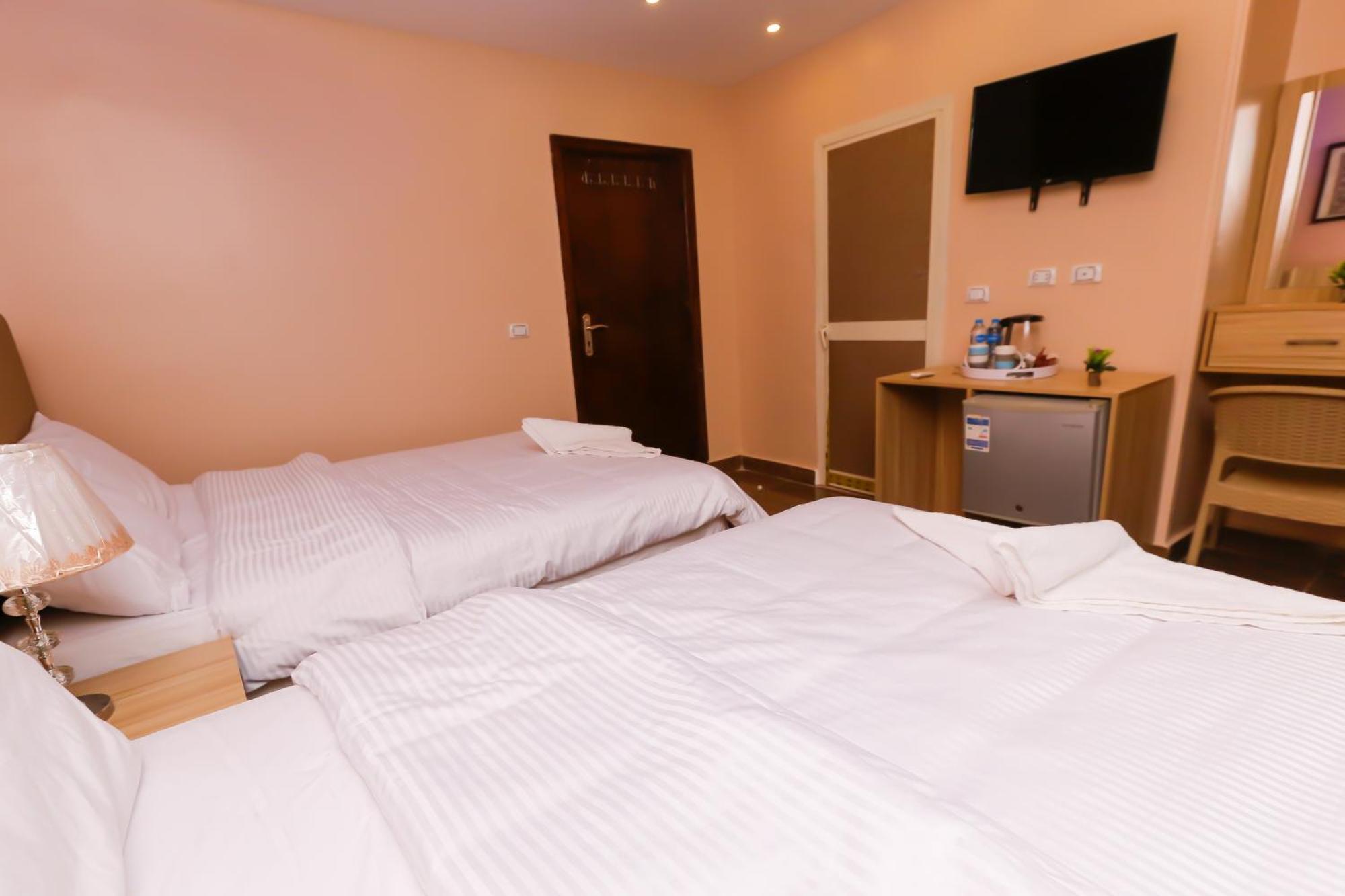 Pyramids Express View Hotel Kafrat al Jabal Екстер'єр фото